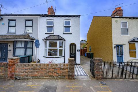 undefined, Marlin Square, Abbots Langley