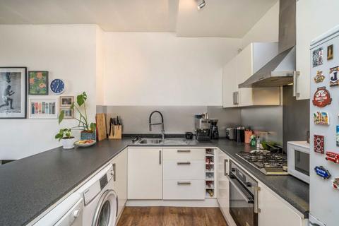 1 bedroom flat for sale, Trinity Crescent, London SW17