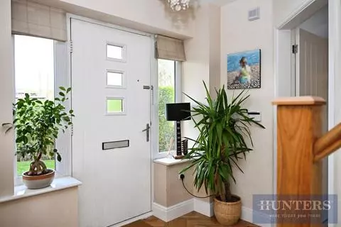 4 bedroom detached house for sale - Photo 10