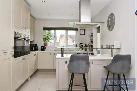 4 bedroom detached house for sale - Photo 4