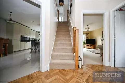 4 bedroom detached house for sale - Photo 6