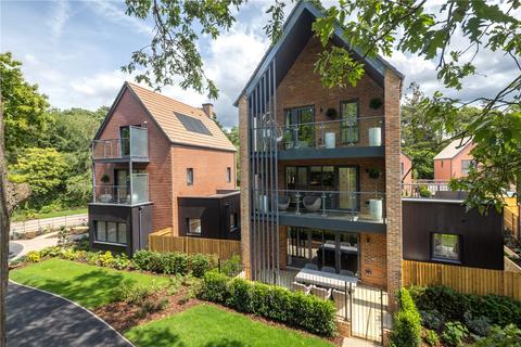 4 bedroom detached house for sale, Concorde Drive, Weybridge, KT13