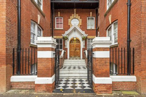4 bedroom flat to rent, Moscow Road, London, W2