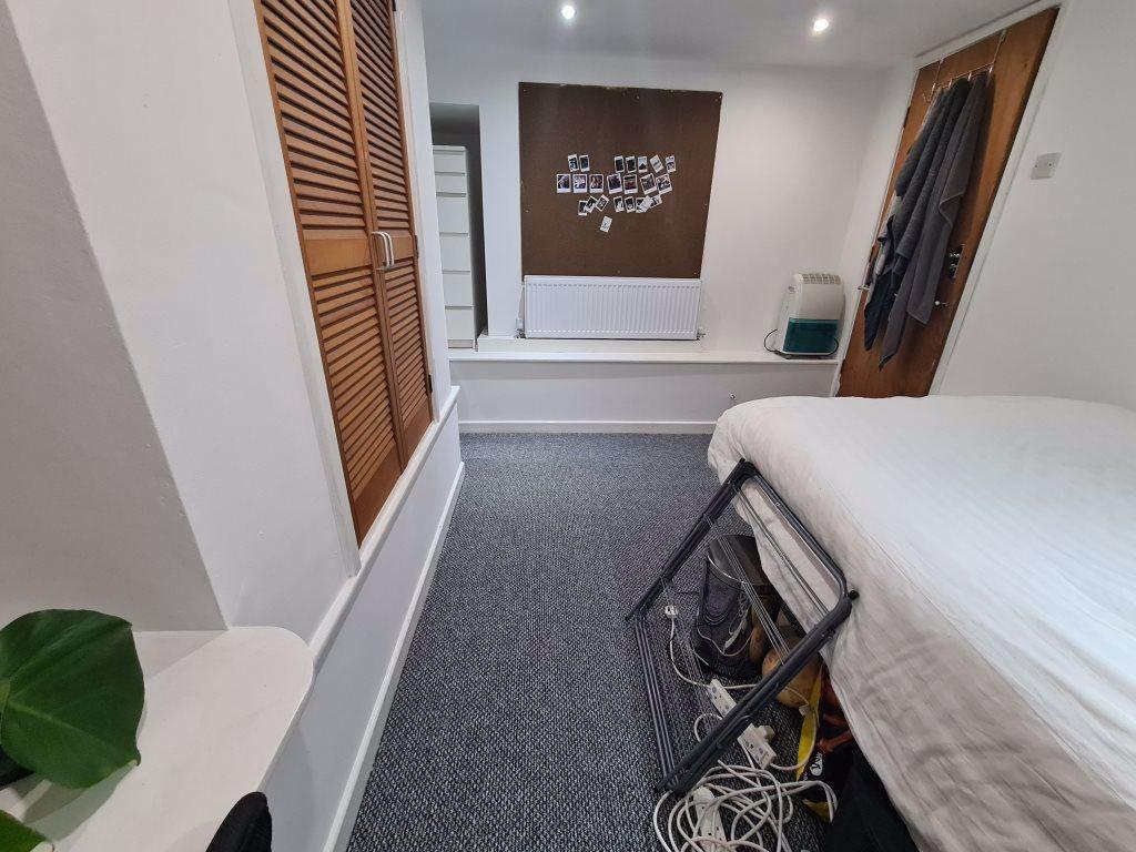 A bright and well-maintained double bedroom fea...