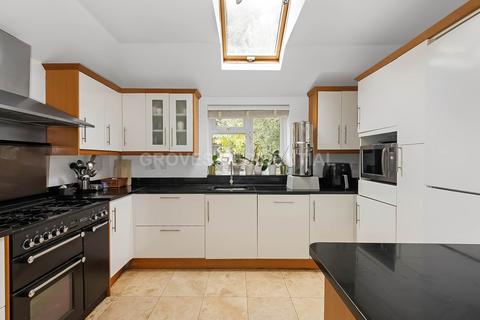 5 bedroom semi-detached house for sale, Buxton Drive, New Malden