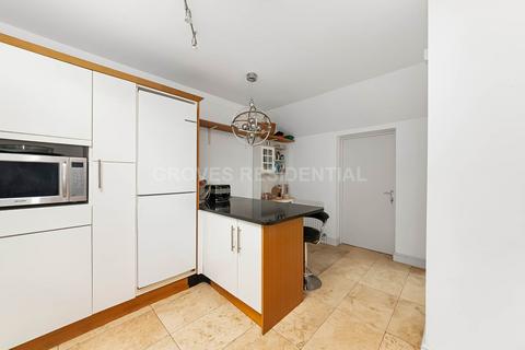 5 bedroom semi-detached house for sale, Buxton Drive, New Malden