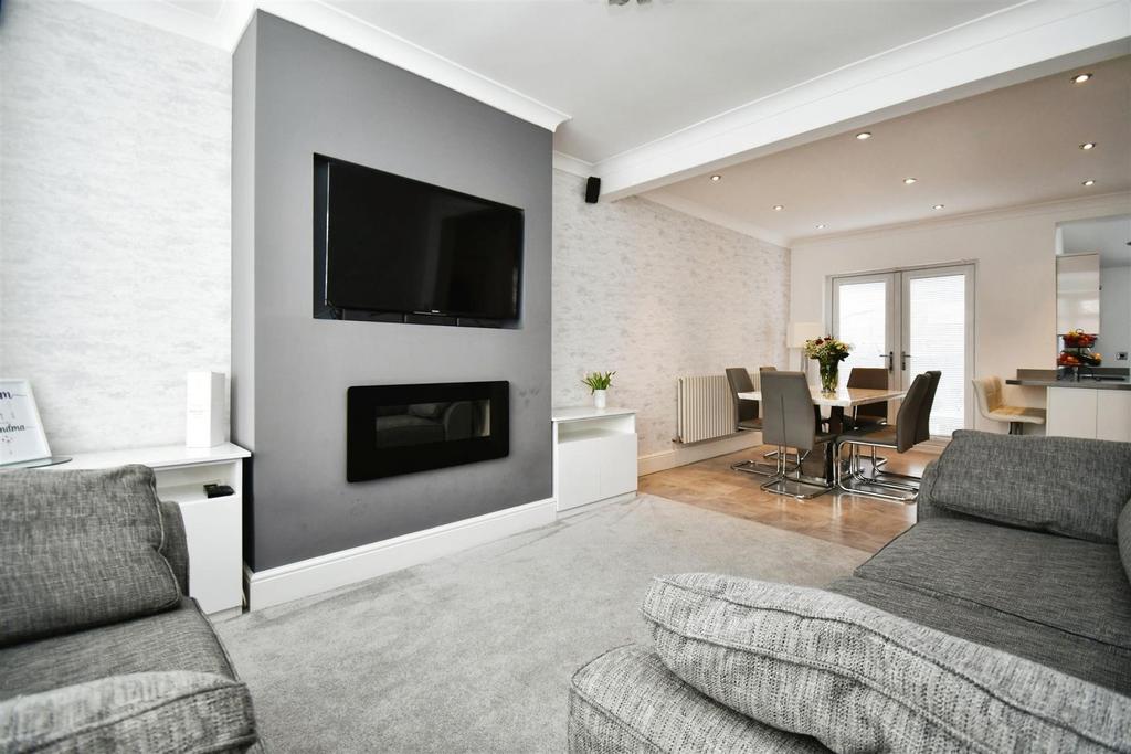 Lounge/Dining Room