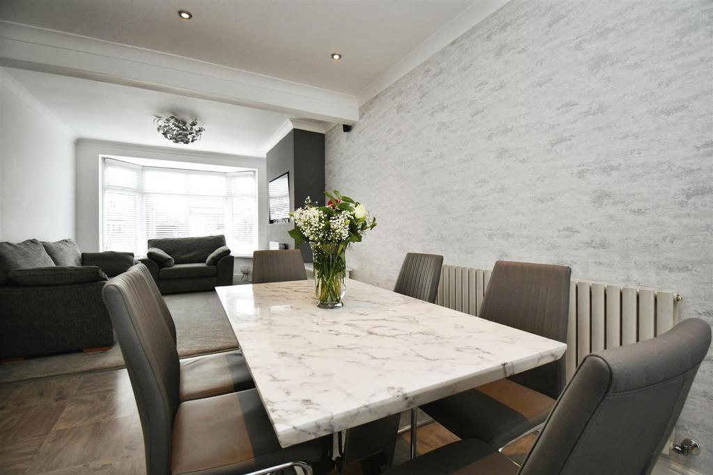 Lounge/Dining Room