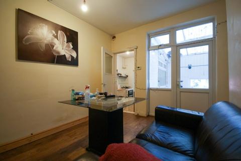 2 bedroom flat to rent, Pershore Road, Birmingham B29