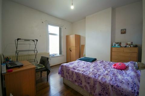 2 bedroom flat to rent, Pershore Road, Birmingham B29