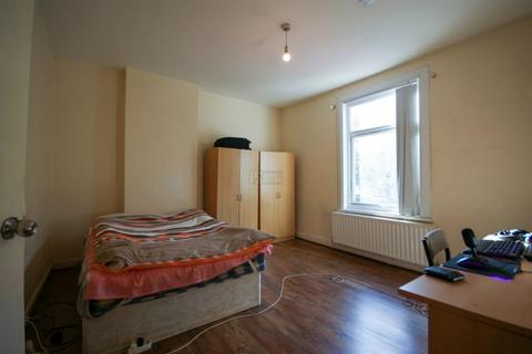 2 bedroom flat to rent, Pershore Road, Birmingham B29