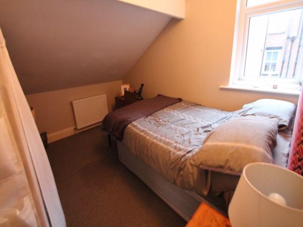 A cozy bedroom featuring a double bed and a win...