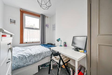 2 bedroom flat to rent, Sandmere Road, Clapham, London, SW4