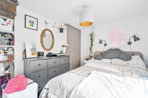 2 bedroom flat to rent, Sandmere Road, Clapham, London, SW4