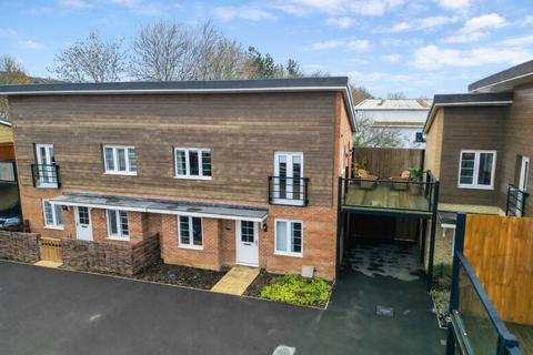 2 bedroom semi-detached house for sale, Holbrook Way, Barleythorpe, LE15