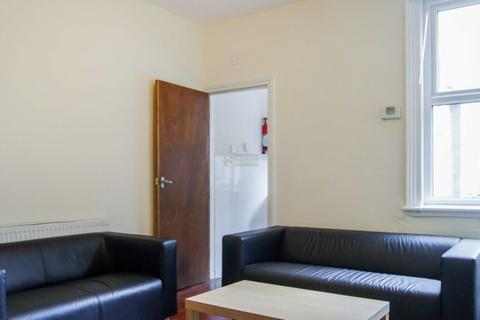3 bedroom terraced house to rent, Tiverton Road, Birmingham B29