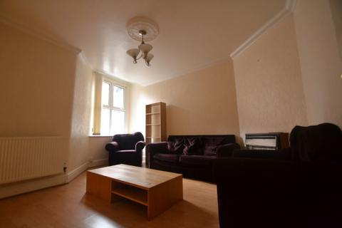 4 bedroom terraced house to rent, Carill Drive, Manchester M14