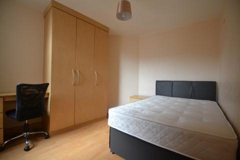4 bedroom terraced house to rent, Carill Drive, Manchester M14