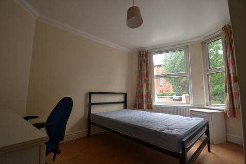 4 bedroom terraced house to rent, Carill Drive, Manchester M14
