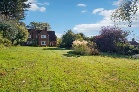 4 bedroom detached house for sale, Pinner Hill, Pinner HA5