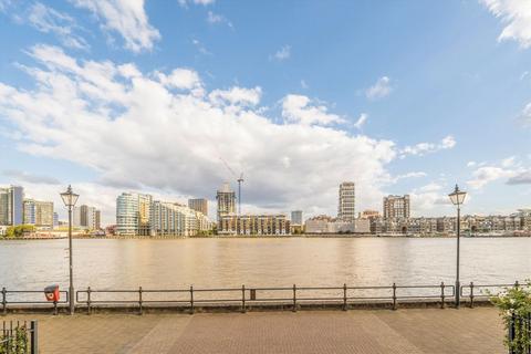 3 bedroom flat for sale, William Morris Way, London SW6