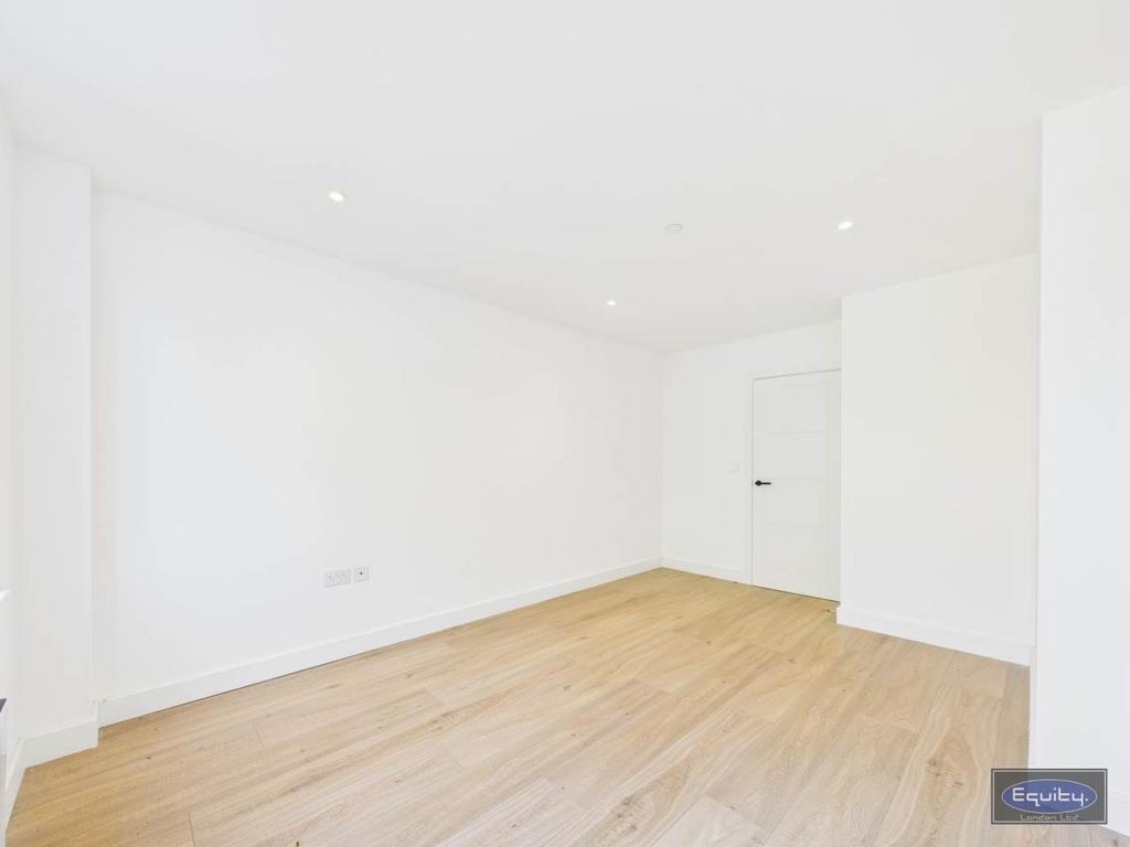 Bedroom One (4)
