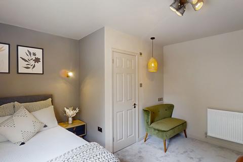 10 bedroom house share to rent, London Road, Strood, Kent, ME2