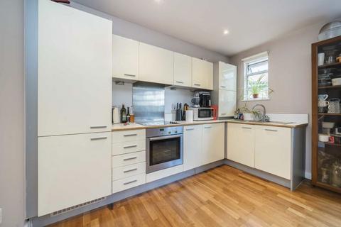 2 bedroom flat for sale, Uxbridge Road, London W5