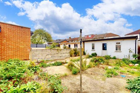 3 bedroom terraced house for sale, St. Albans Road, Ilford, IG3