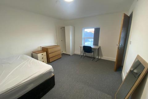 6 bedroom flat to rent, 10 Lisson Grove, Plymouth PL4