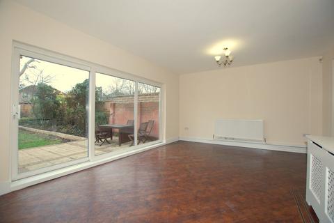 4 bedroom semi-detached house to rent, Court Farm Road, LONDON, SE9
