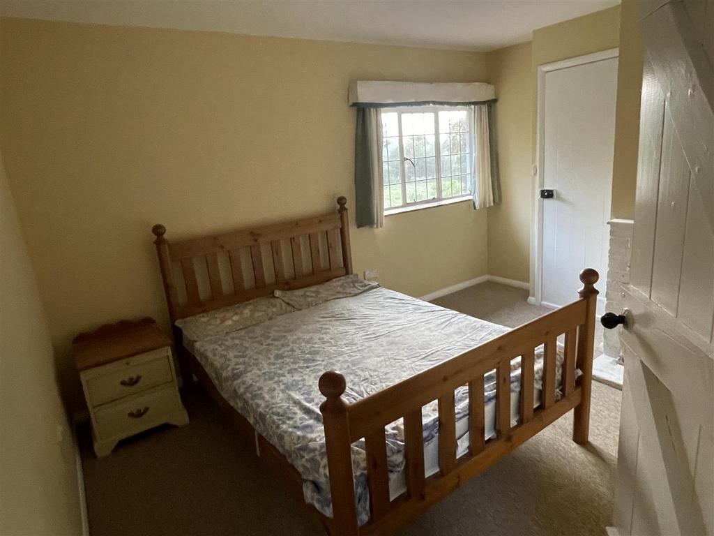 Bedroom 1.JPG