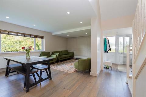135 Farnham Lane, Slough, SL2 2AS
