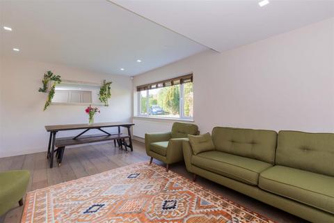 135 Farnham Lane, Slough, SL2 2AS