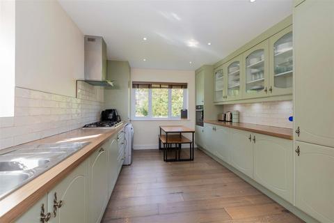 135 Farnham Lane, Slough, SL2 2AS