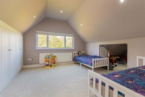 135 Farnham Lane, Slough, SL2 2AS