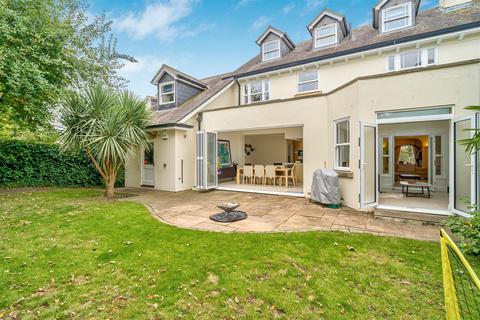 5 bedroom house to rent, Wyatt Drive, London