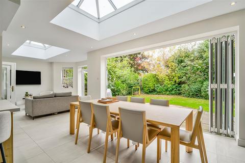 5 bedroom house to rent, Wyatt Drive, London