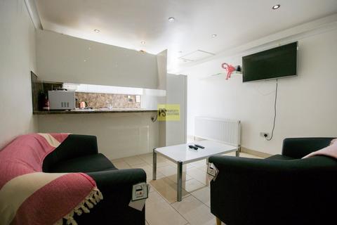 6 bedroom terraced house to rent, Harrow Road, Birmingham B29