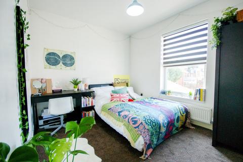 6 bedroom terraced house to rent, Harrow Road, Birmingham B29