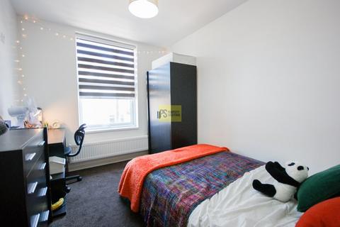 6 bedroom terraced house to rent, Harrow Road, Birmingham B29