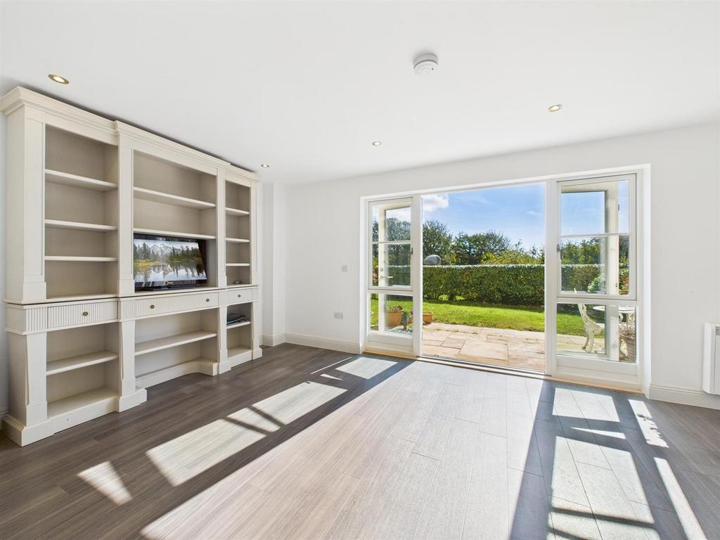 CAM05469 G0-PR0012-STILL004.jpg