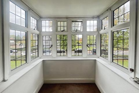 2 bedroom flat to rent, Links Road, London