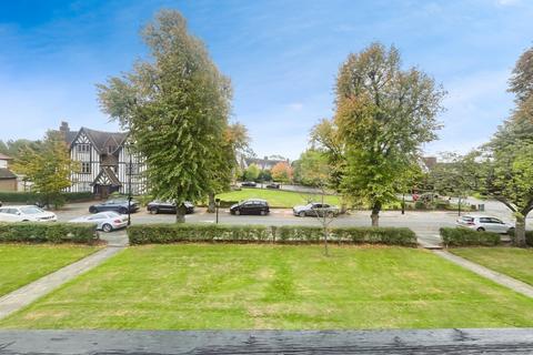 2 bedroom flat to rent, Links Road, London