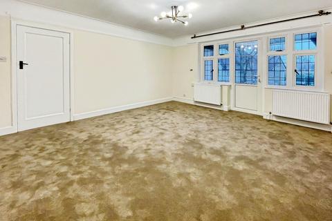 2 bedroom flat to rent, Links Road, London