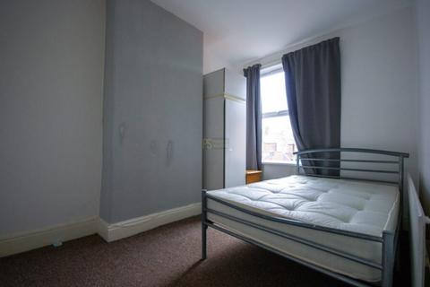 3 bedroom terraced house to rent, Kitchener Road, Birmingham B29