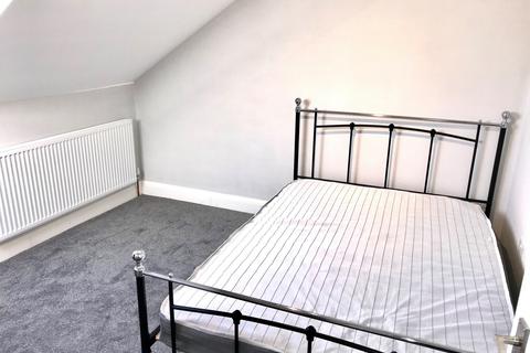 2 bedroom flat to rent, Carlton Avenue, Kenton, HA3