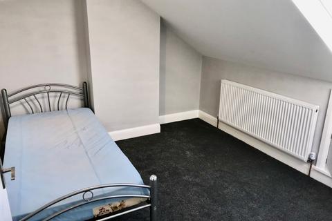 2 bedroom flat to rent, Carlton Avenue, Kenton, HA3
