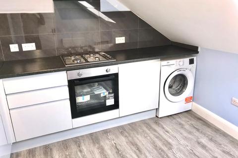 2 bedroom flat to rent, Carlton Avenue, Kenton, HA3