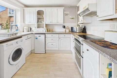 2 bedroom bungalow for sale, Aspen Close, Frome